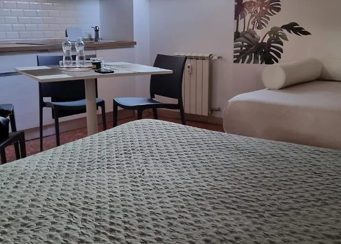 Bam Bam Tiburtina Guest house 4*